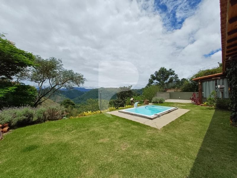 Casa à venda em Itaipava, Petrópolis - RJ