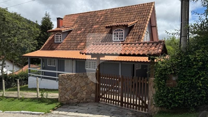 Casa à venda em Itaipava, Petrópolis - RJ