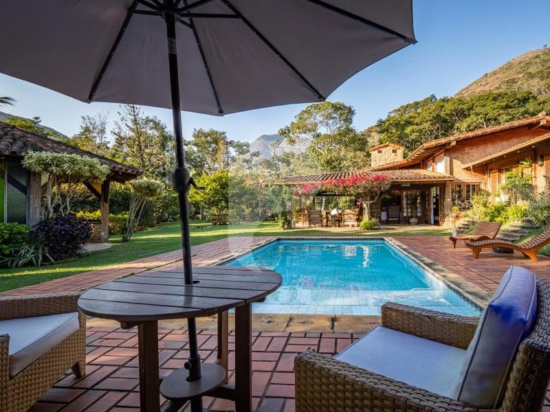Casa à venda em Itaipava, Petrópolis - RJ