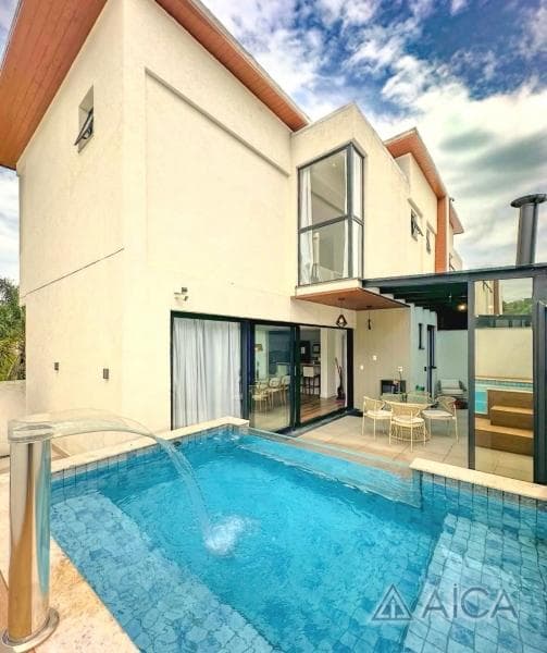 Casa à venda em Valparaíso, Petrópolis - RJ