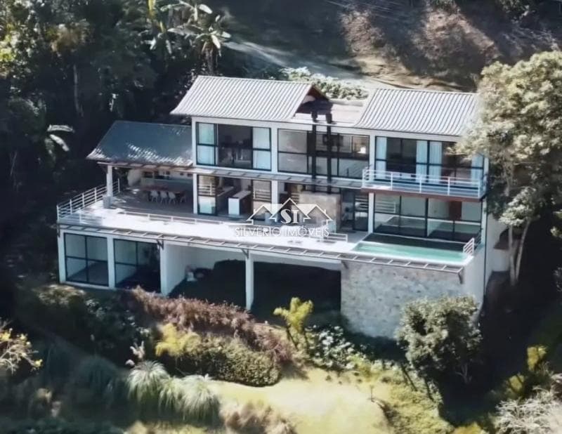 Casa à venda em Itaipava, Petrópolis - RJ